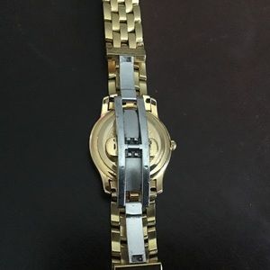 ladies 8”  Gucci 5400L quartz Swiss made, Water resistant